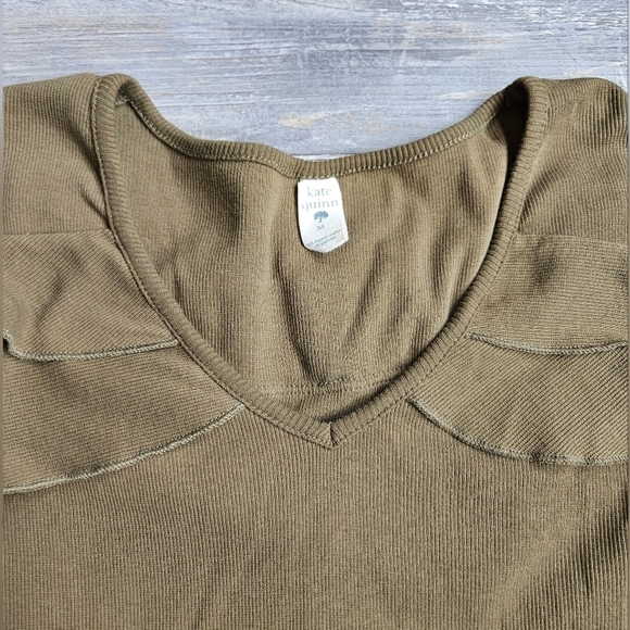 Kate Quinn Long Sleeve V-Neck Ruffle Top Olive Green Medium - Picture 3 of 5